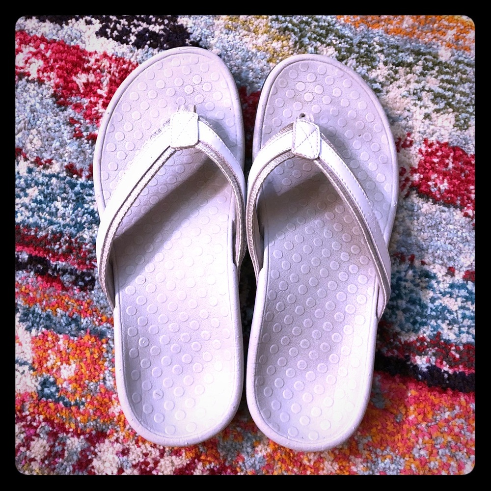 Vionic tidal flip-flops